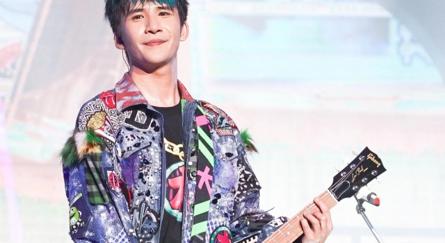 天天向上请来民乐团演奏《阳光彩虹小白马》大张伟哭了