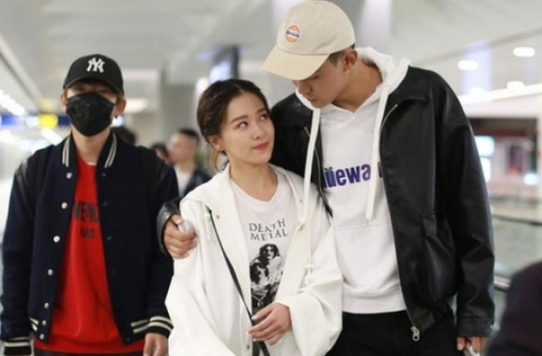 纪凌尘和阙清子分手了，他们曾经那么会拍照爱吵架