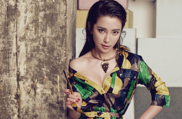 李冰冰这身裙子太美了，直接碾压旁边的外国女星