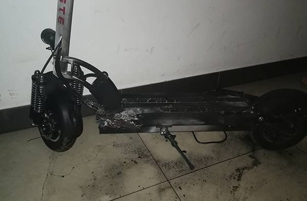 滑板车充电爆炸 天猫店铺产品下架