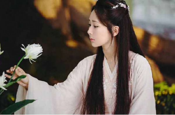 杨紫威胁了大半个娱乐圈的明星令其发微博 只是为了给《香蜜》做宣传