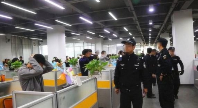 广州大厦437人上班时集体被抓  抓捕现场的场面震撼！