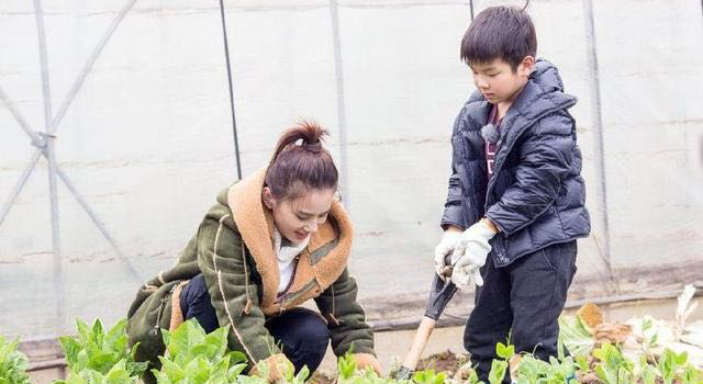 黄圣依自爆想生三胎添女 机场被发现疑似好事将近？