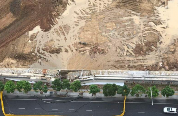 南昌路面突发坍塌怎么回事（图） 大范围坍塌车道全部封闭