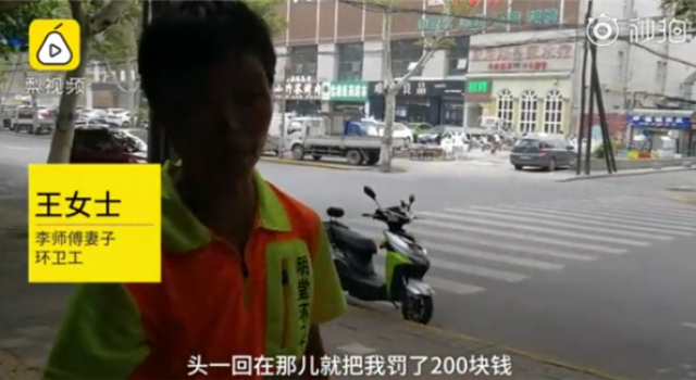 西安检查员扔烟头拍照诬陷环卫工：心寒，你的良心呢？