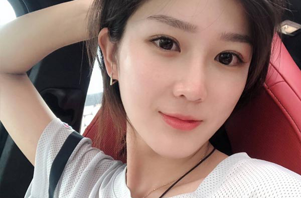 张培萌公布恋情 女友系美女解说员漠寒