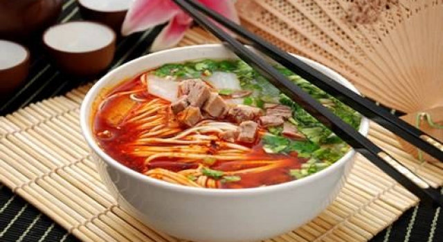 兰州机场天价面曝光  这吃的不是面是钱吧？
