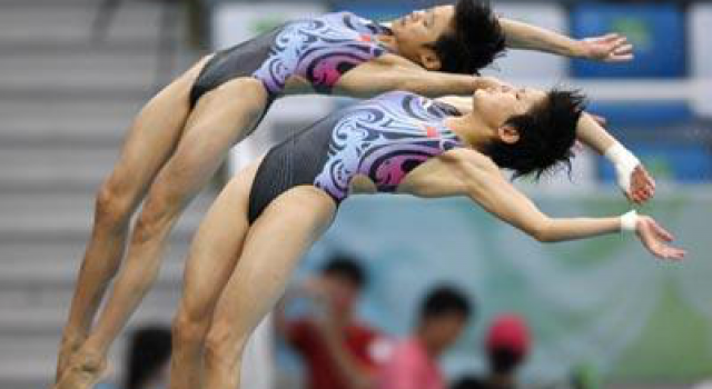 中国女子跳水夺金 雅加达亚运会女子双人三米板比赛 一举夺冠