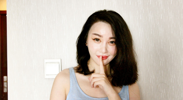 徐静蕾晒卖萌自拍 造型改变疑要转型走少女风了!?