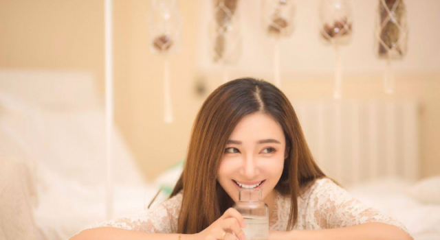 撩妹正确开场姿势 别再没话找话强行尬聊了