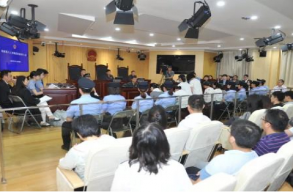 携程亲子园案开庭 虐童事件频发 教师职业被“染黑”