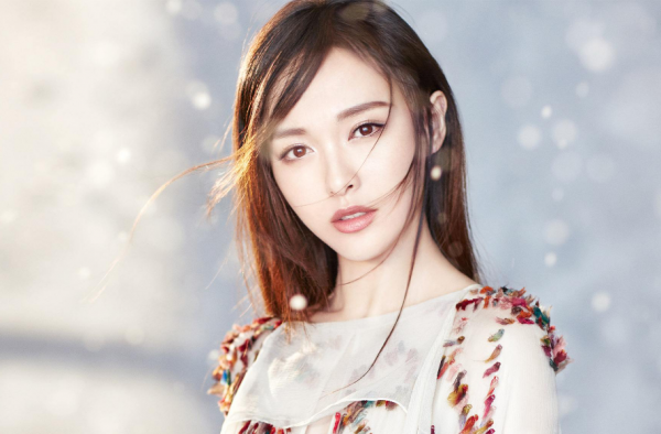 杨幂唐嫣同框 对比太明显一个小仙女一个很尴尬