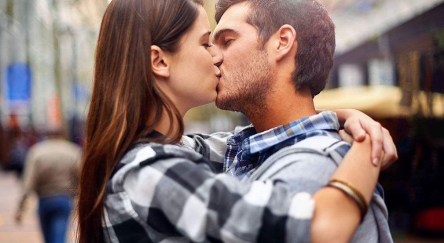 怎么和女生接吻？ 这样子的接吻女生绝对不会拒绝