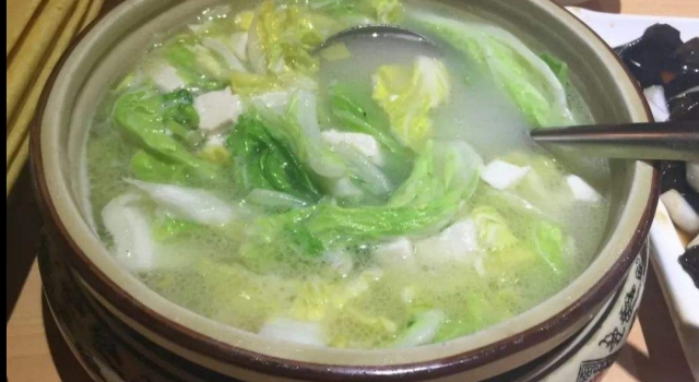 登泰山俯瞰雄伟壮观的美景 品泰山周边特色美食
