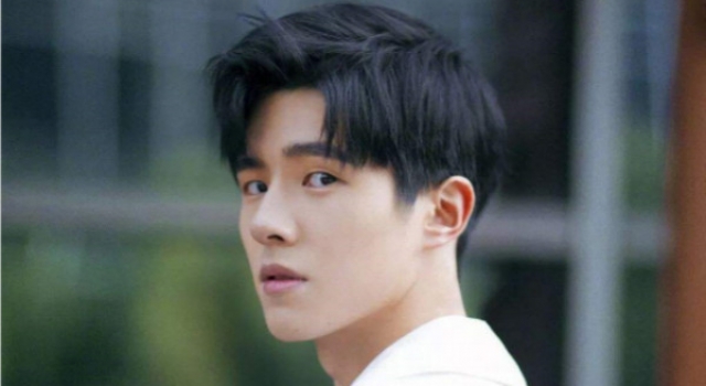 发际线高适合哪些流行发型 额头高星人的春天来啦