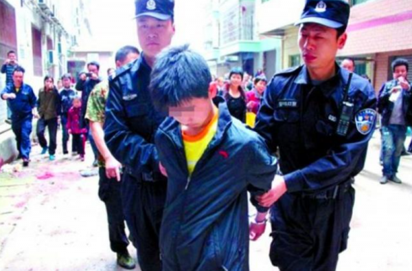 男孩弑母后被释放怎么回事？家长们拒绝让他继续上学
