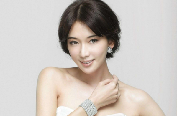第一慈善名模是她？人美心善是无数宅男心中的完美女神