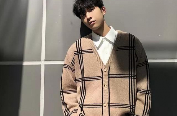 男士毛衣怎么穿显瘦显脸小？试试高领毛衣吧！