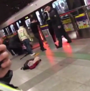 上海地铁乘客身亡怎么回事？为了快几秒自己命都不要？
