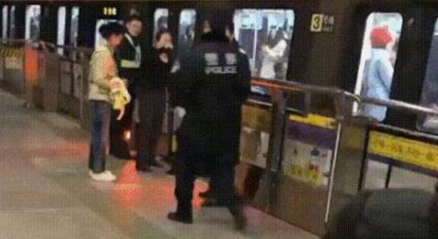 上海地铁乘客身亡怎么回事？地铁公司需要为此负责吗？