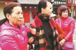 ������Ů��ץ��ô���£�������Ů����˭��