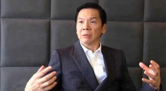 向华强过70大寿 虚拟梅艳芳和张国荣引起观众怀念