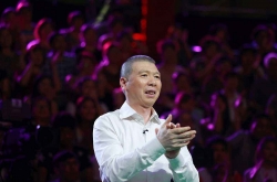冯小刚听盗版碟，炫生活反被网友调侃