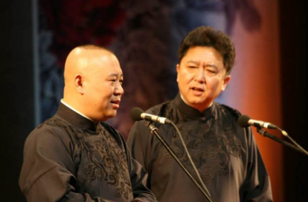 郭德纲为于谦庆生 两人多年深厚情谊尽显其中！