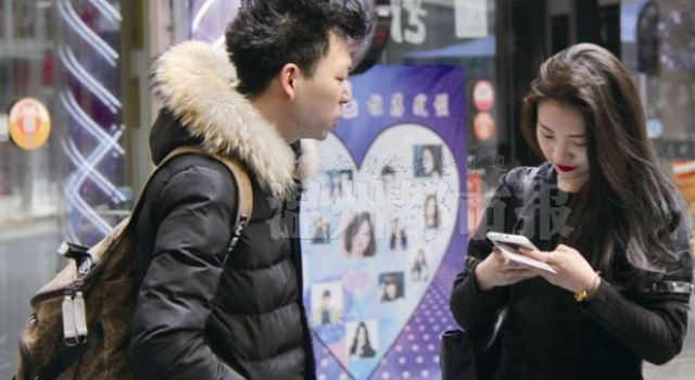 如何和看中的女生搭讪 成功要到女生的微信号！