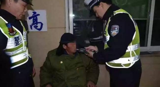 老汉醉驾高速逆行怎么回事？最后有没有出事？