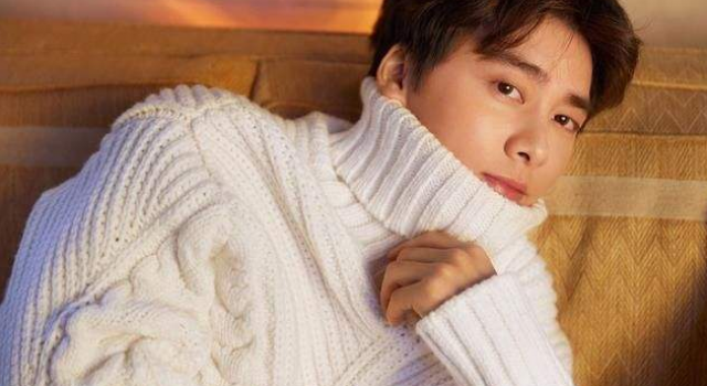 湾湾李易峰恋情曝光？李易峰与网红相识40天跨年度假？