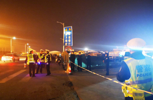 成都双流机场钢筋倾倒已造成4人死亡 事故原因调查中