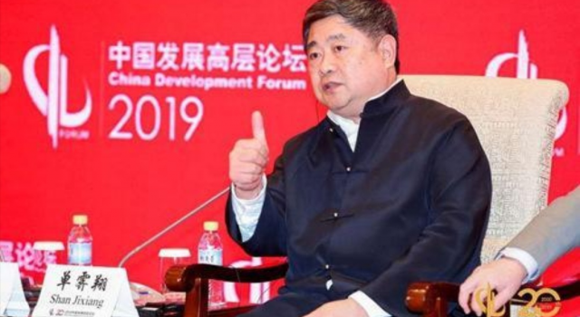 单霁翔回应火锅叫停 故宫产品要有选择 更要把握好度