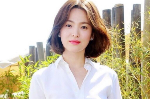 宋仲基否认婚变后现身机场 宋慧乔没带结婚戒指