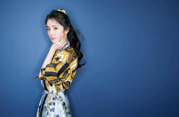 杨幂欲争女儿抚养权 杨幂频繁返港探望女儿