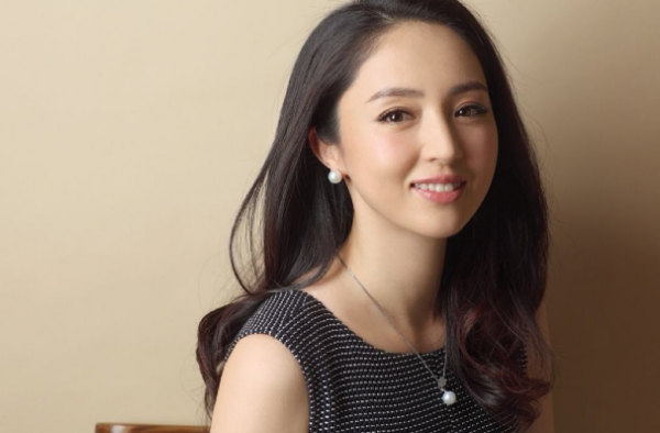 董璇游迪士尼 孤独一人带孩子 什么都好就是遇错了人！