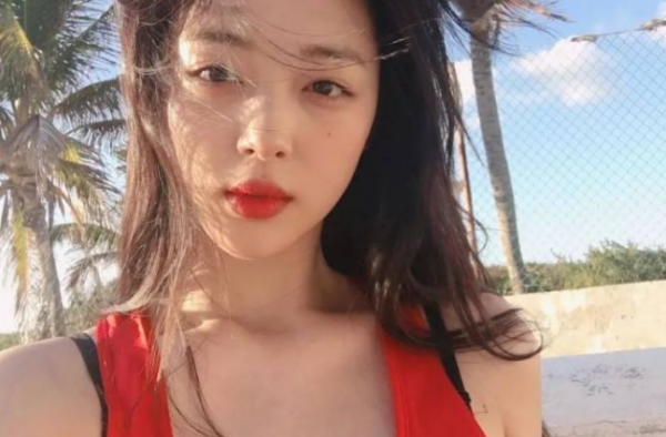 崔雪莉为什么变了？醉酒万人直播 再次放飞自我