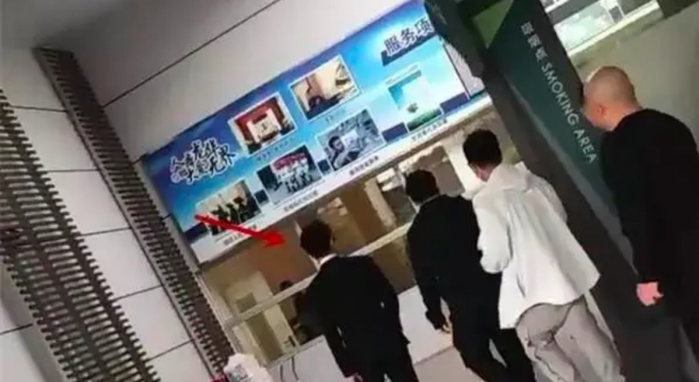 郑恺参加程晓月母亲葬礼 有情有义郑恺行为获点赞
