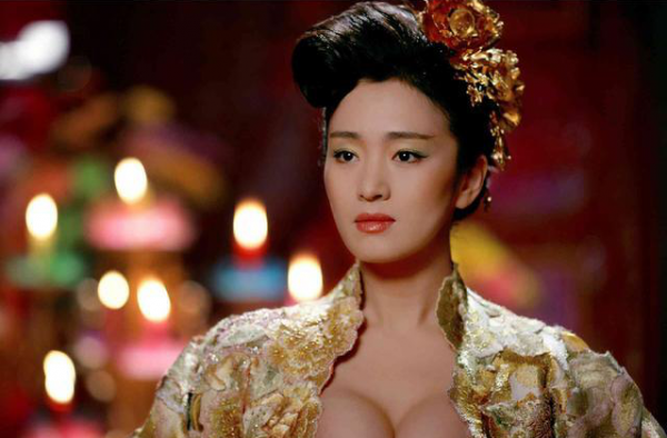 巩俐的胸围多大  同为影后巩俐的胸比章子怡大多了