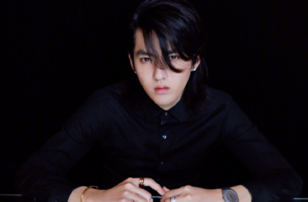 吴亦凡深夜送温暖 吴亦凡自导自演？在磨练演技吗？