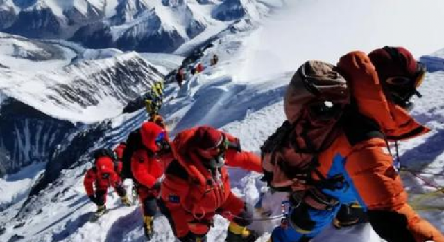继珠峰之后 喜马拉雅再出意外 8人登山团失踪 生死未卜