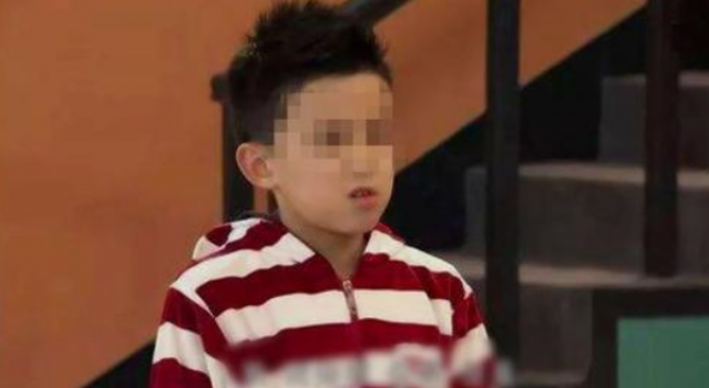 笑抽！男孩假扮妈妈诉苦 诉苦内容让人哭笑不得