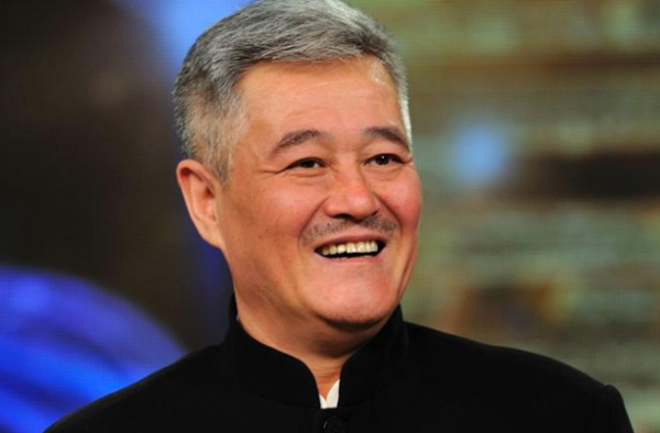 范伟赵本山同框 俨然两代人 范伟正式加盟剧组！