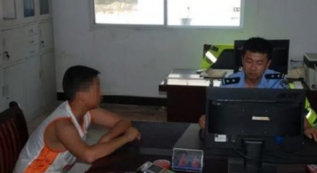 14岁男生开大巴 无证驾驶？谁让男生开车的？
