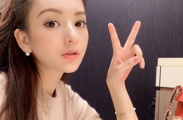 方媛生日秀恩爱 郭富城每次都会送她花 仪式感很重要！