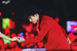 ����ǧ��ǣ�ְ���Ů�� TFBOYS�������ݳ�����ȳ���