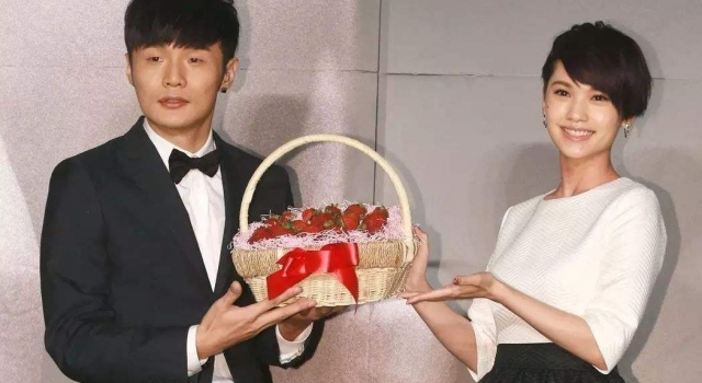 网曝李荣浩杨丞琳领证 两人甜蜜交谈 5年长跑恋情结束