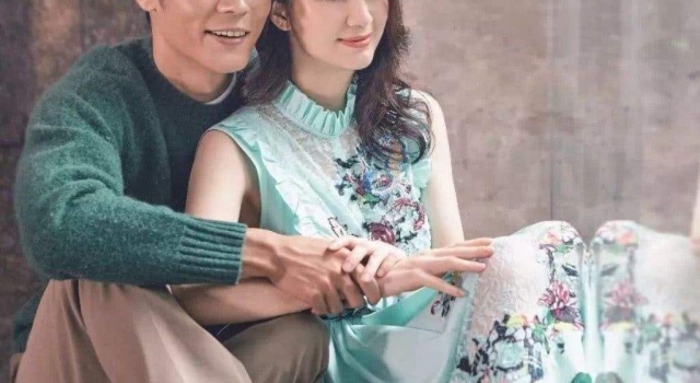 洪欣走出情伤 优雅大方出境微笑状态极佳 网友：女神