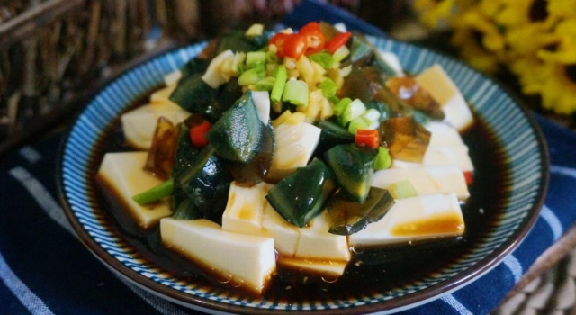 皮蛋的两种做法 皮蛋和豆腐不是真正的搭档 它才是