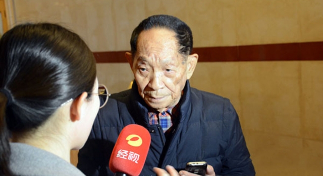 袁隆平新目标每公顷20吨水稻 网友：向上天再借五百年